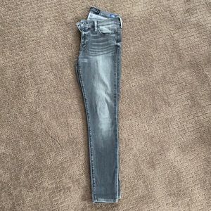Lucky brand women’s jeans.
